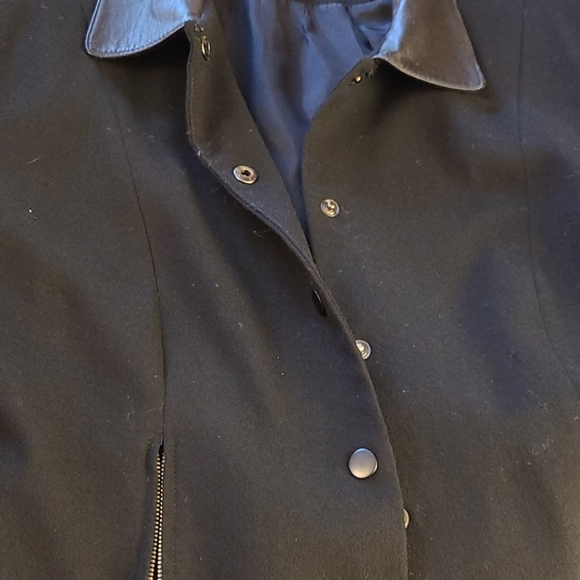 Black blazer jacket with snap closure - Picture 7 of 7